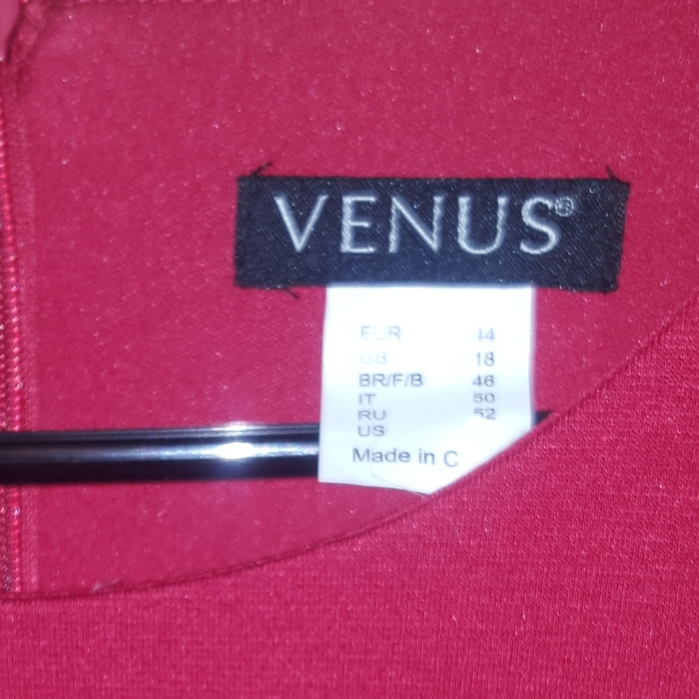 Misses sz 12 red dress with gold embellishments - Picture 2 of 5